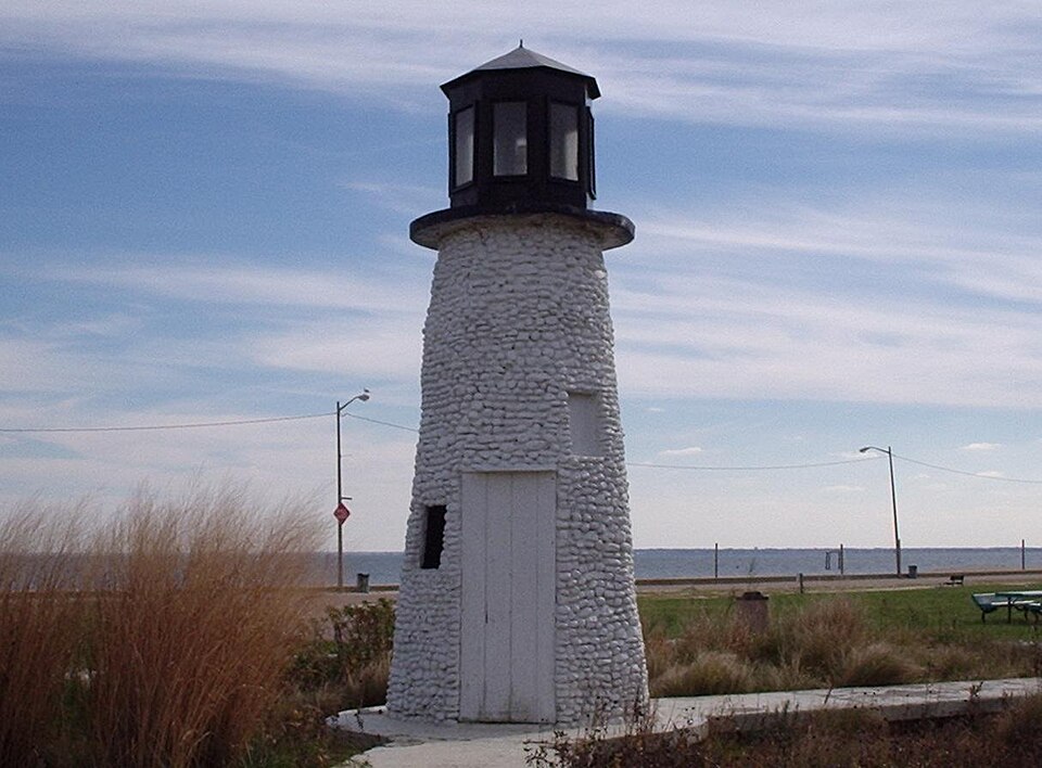 File:BuckroeBeachLight.jpg